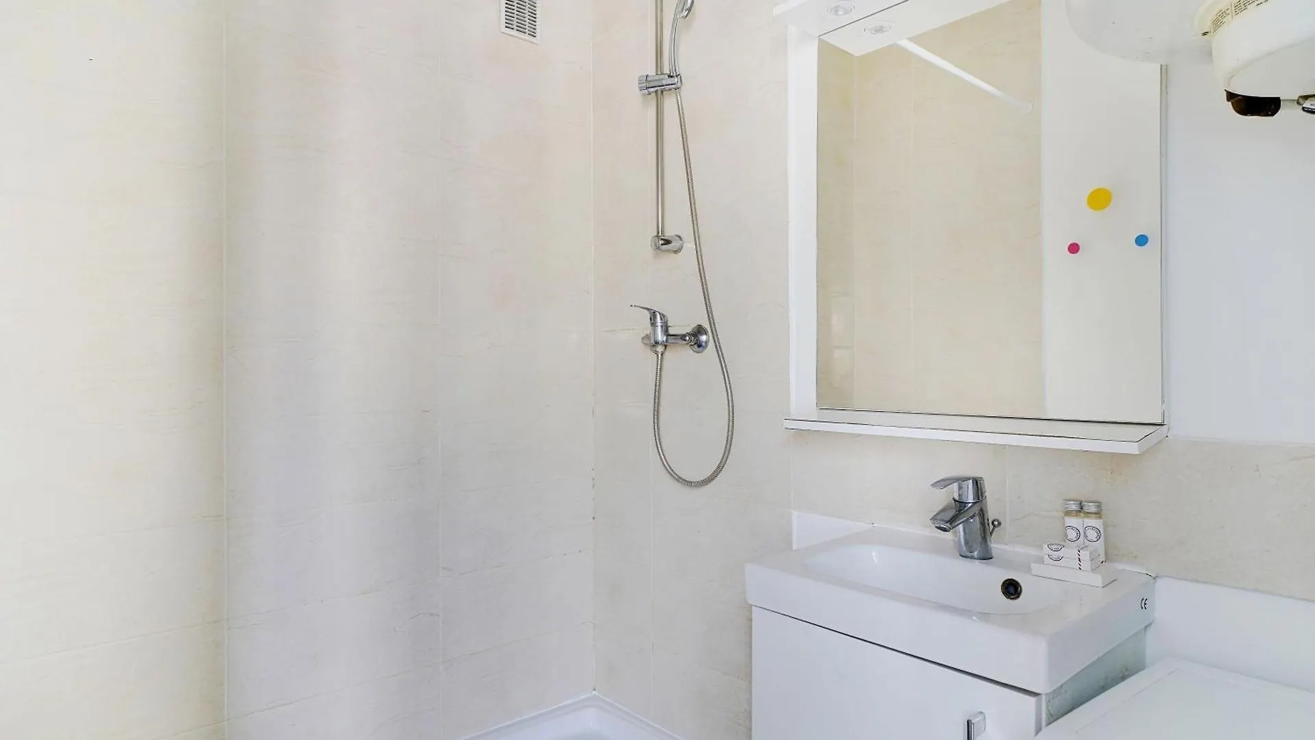 Parisian Charm In The Heart Of The Marais ! *