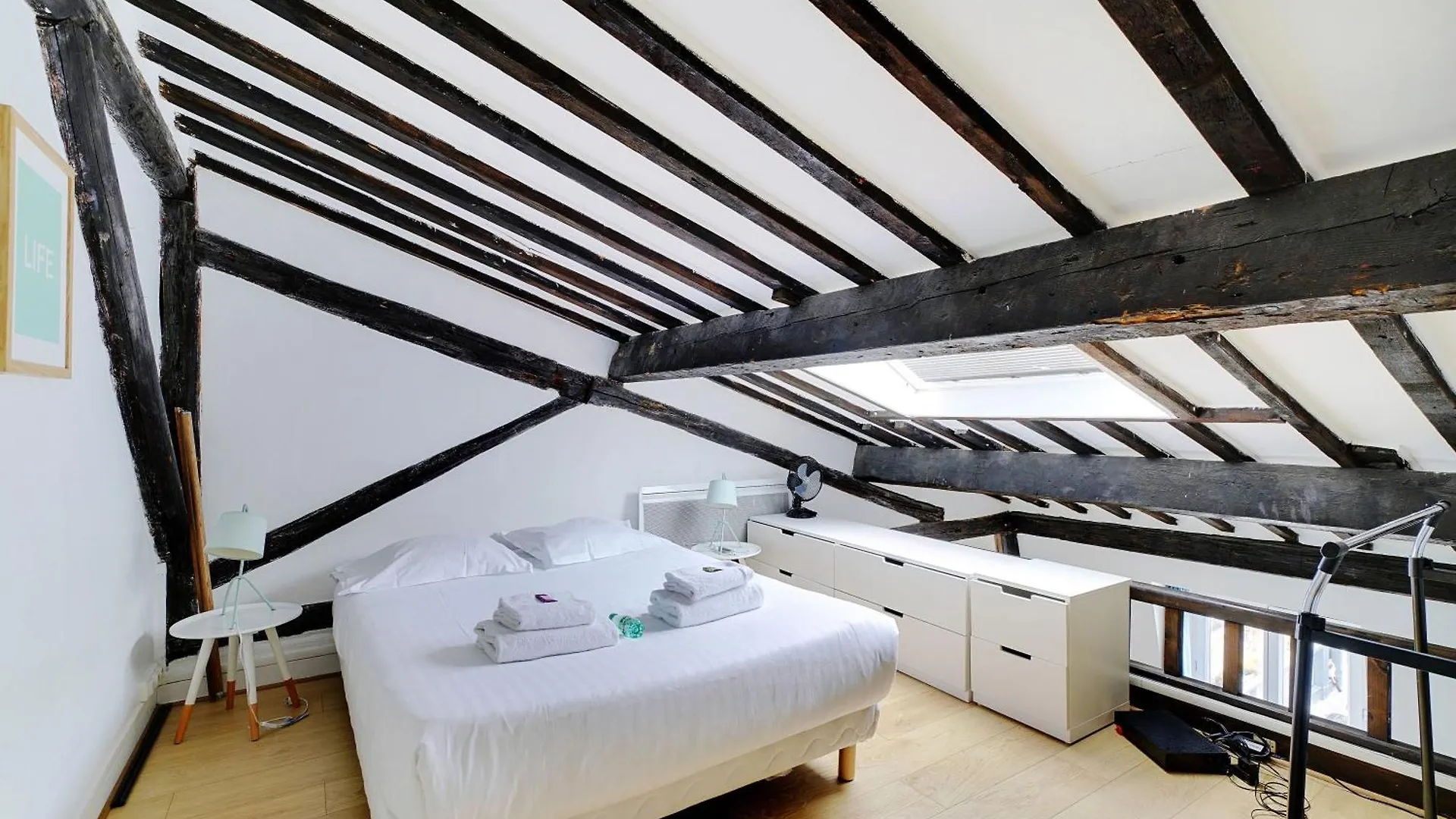Parisian Charm In The Heart Of The Marais ! *